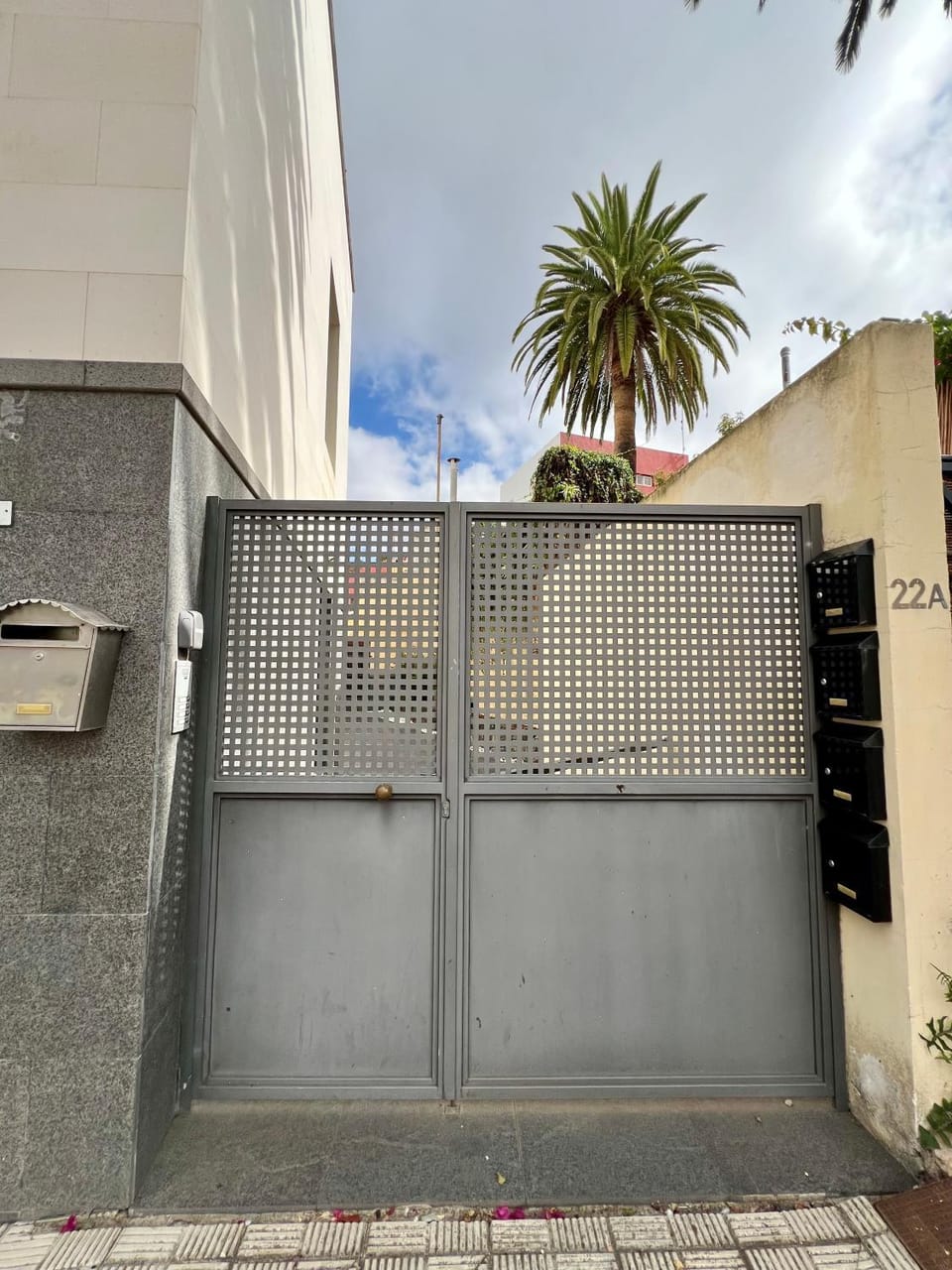 Facade/entrance