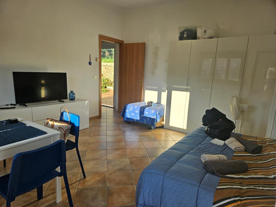 TV and multimedia, Photo of the whole room, wardrobe
