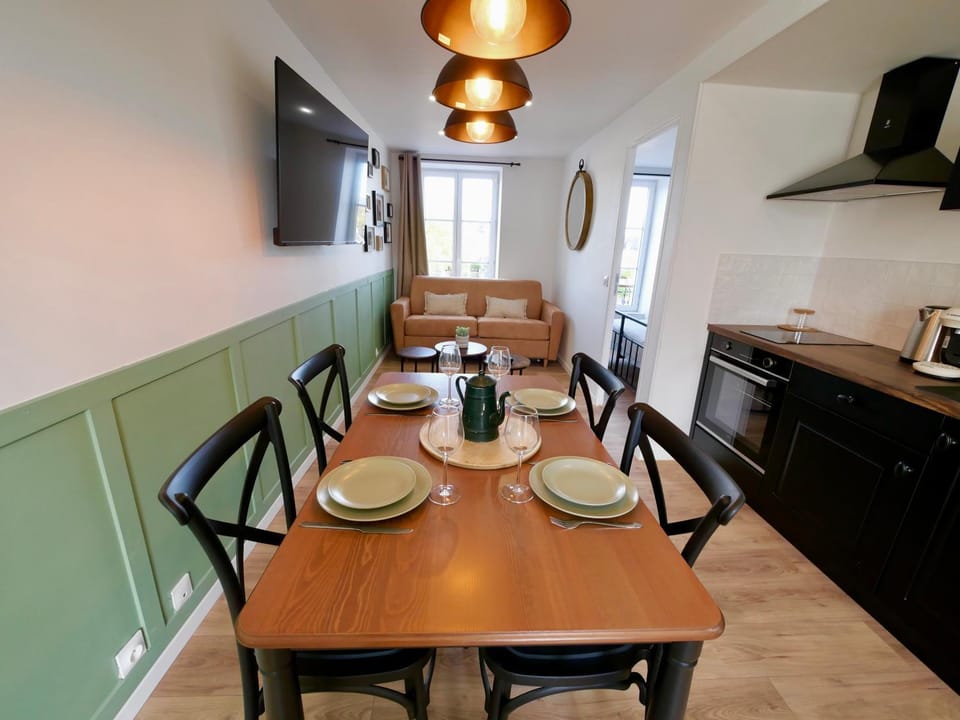 TV and multimedia, Kitchen or kitchenette, Seating area