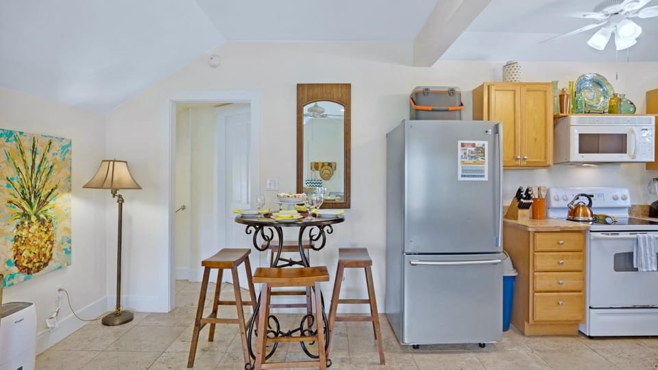 Suzys Parrot Perch by Last Key Realty Apartment in Key West