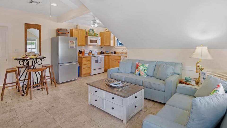 Suzys Parrot Perch by Last Key Realty Apartment in Key West
