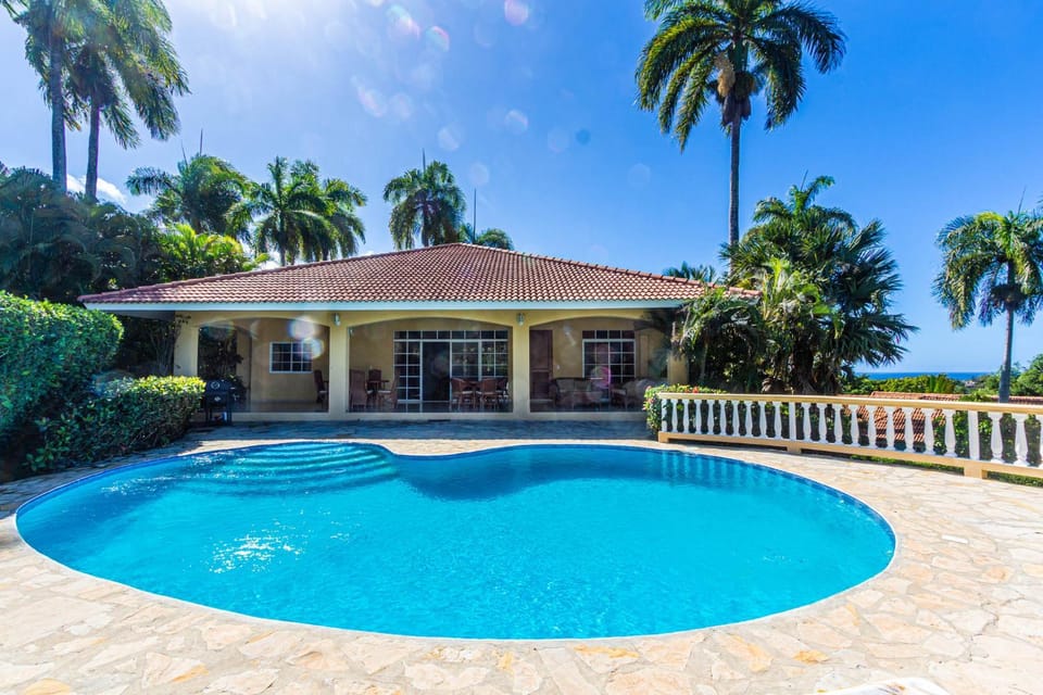 Property building, Day, Swimming pool