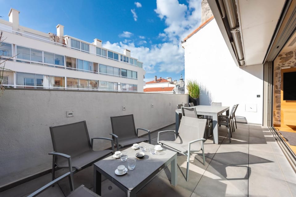 View (from property/room), Balcony/Terrace, Living room, Dining area