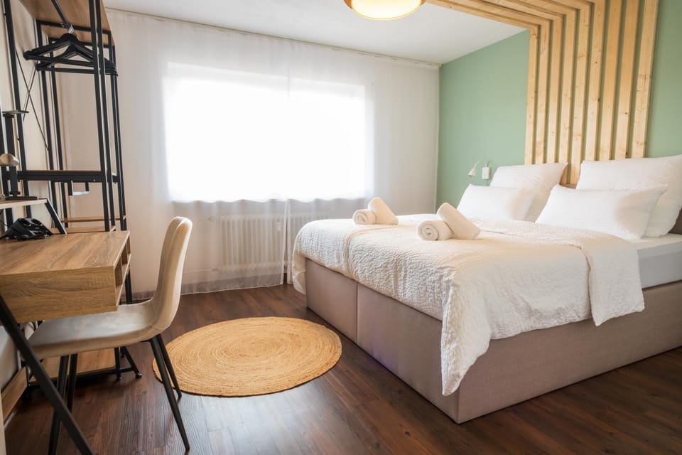 Bed, Photo of the whole room, Seating area, Bedroom, towels, wardrobe