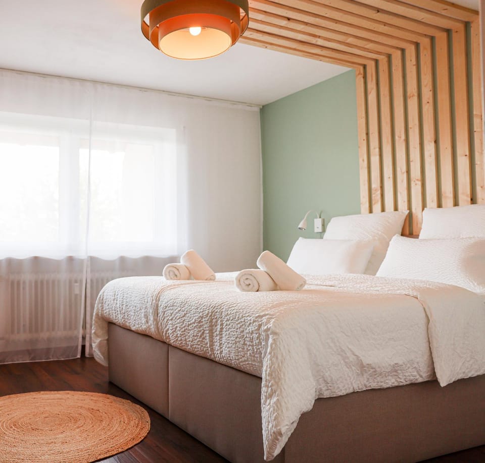 Bed, Photo of the whole room, Bedroom, towels