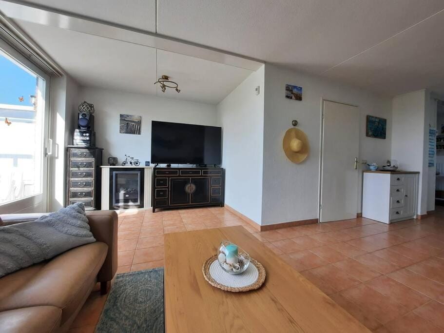 TV and multimedia, Seating area