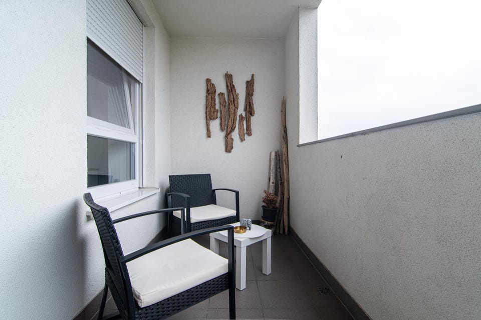 View (from property/room), Balcony/Terrace, Seating area