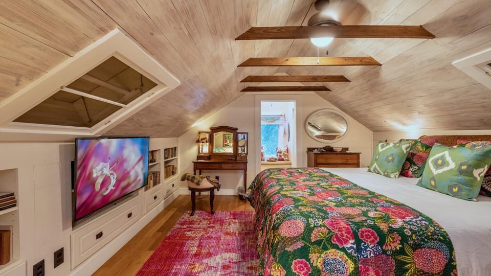 Angelas Eclectic Gallery by Last Key Realty House in Key West