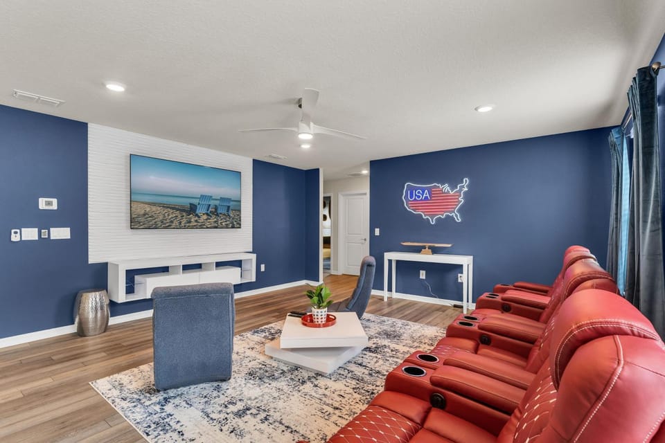 Living room, Seating area, Entertainment