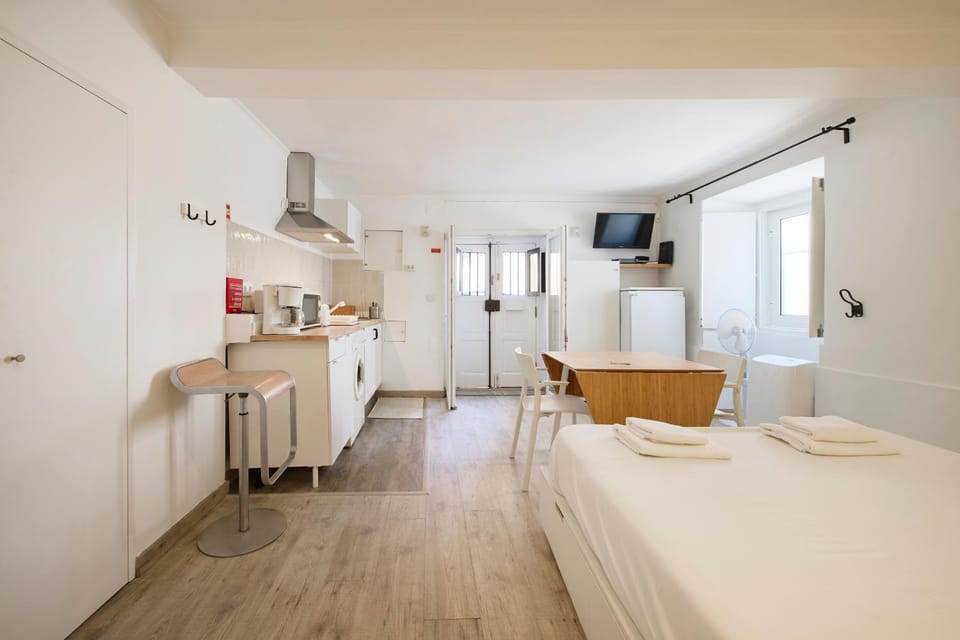 Renovated Bairro Alto Loft, Príncipe Real Apartment in Lisbon