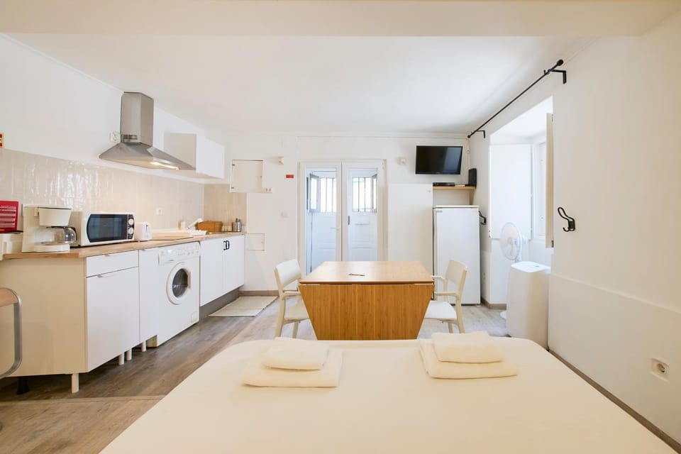 Renovated Bairro Alto Loft, Príncipe Real Apartment in Lisbon