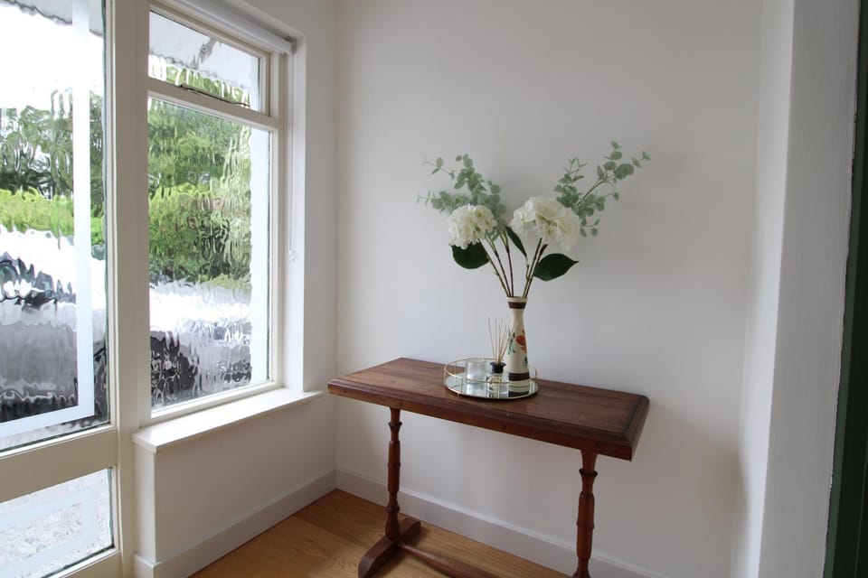 THE VILLAGE HOUSE on Wild Atlantic Way CLARINBRIDGE VILLAGE House in County Galway
