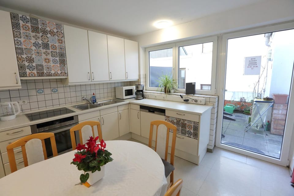 Kitchen or kitchenette, Dining area, dishwasher, oven, stove