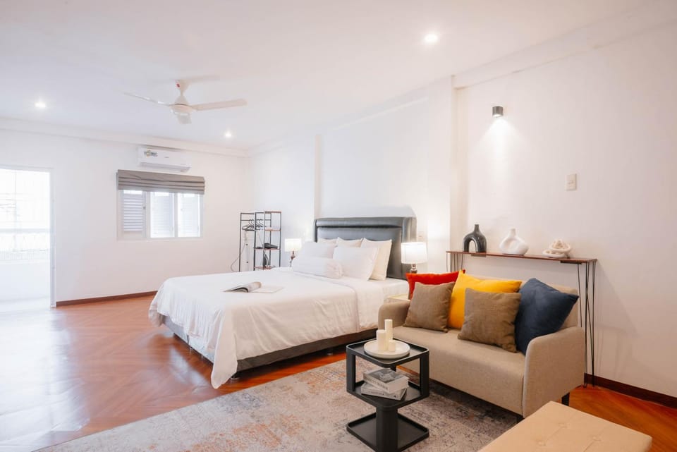 Bed, Living room