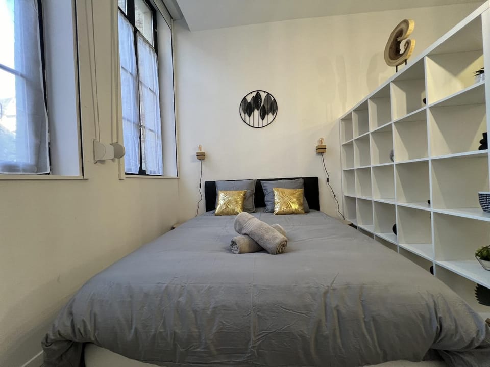 Bed, Bedroom
