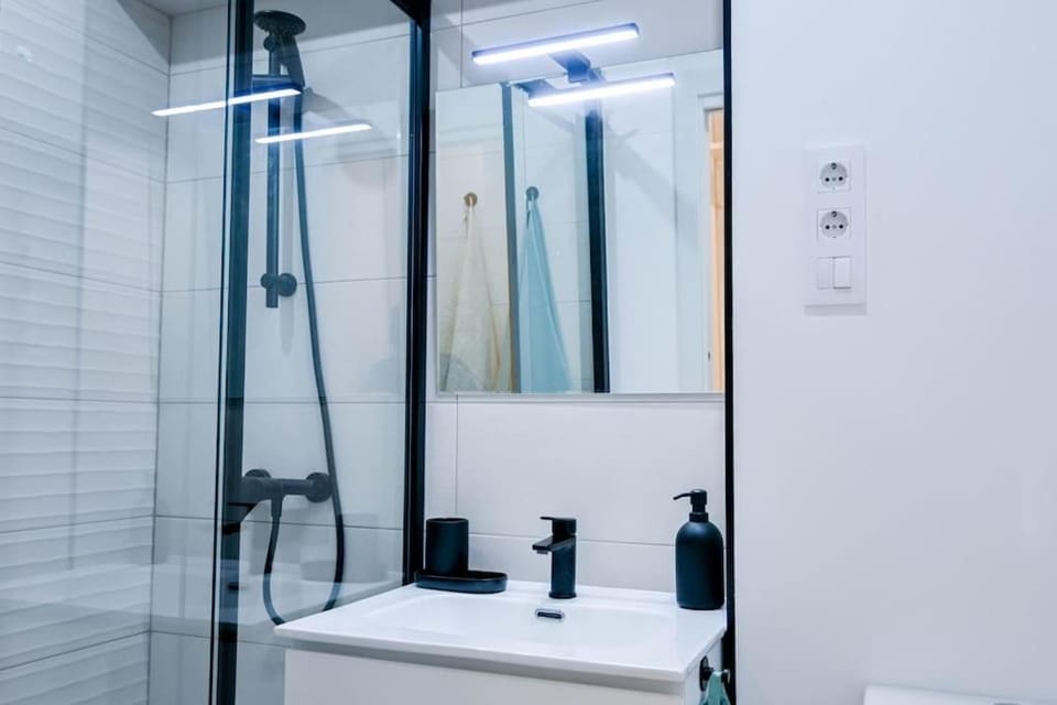 Shower, Bathroom