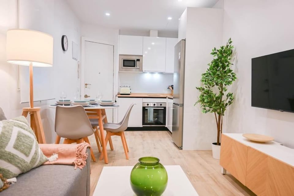 TV and multimedia, Living room, Seating area, Dining area