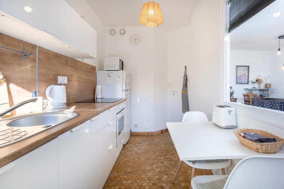 Kitchen or kitchenette, Living room