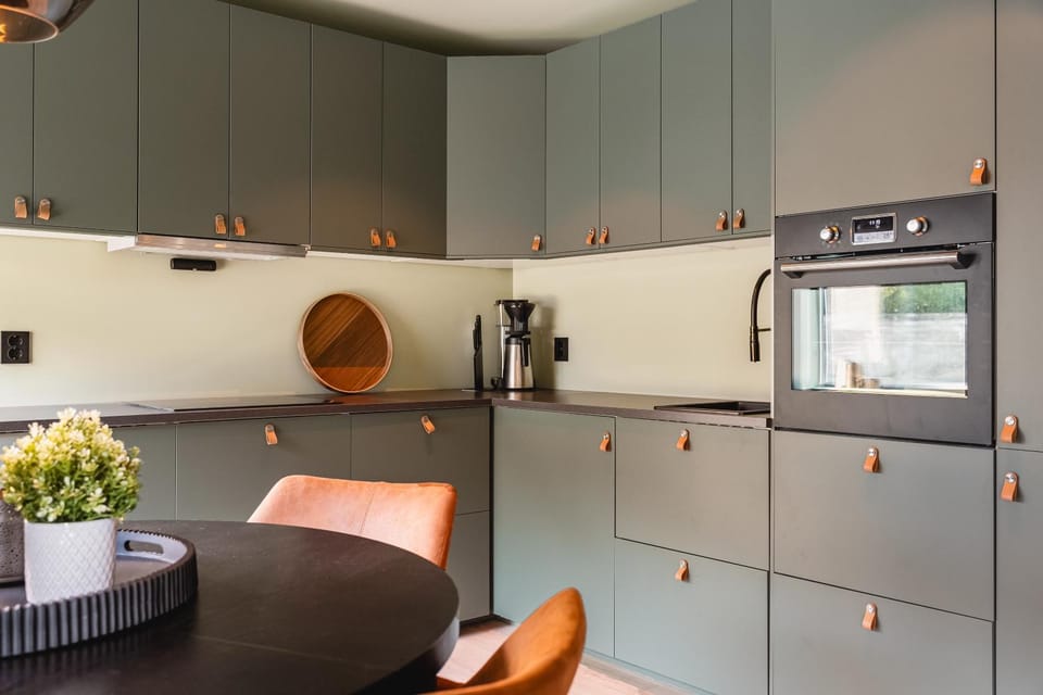 Coffee/tea facilities, Kitchen or kitchenette, dishwasher, oven, stove, toaster