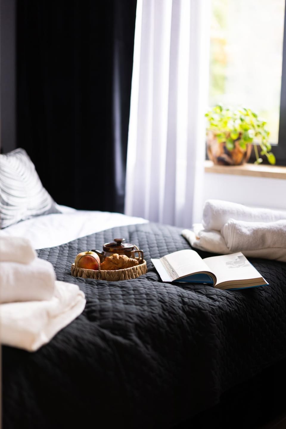 Bed, Bedroom, towels