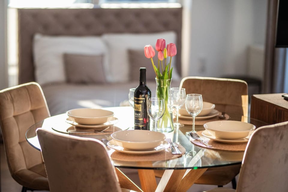 Seating area, Dining area