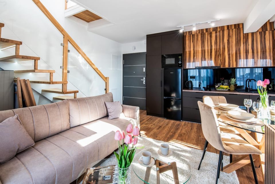 Kitchen or kitchenette, Living room, Seating area, Dining area