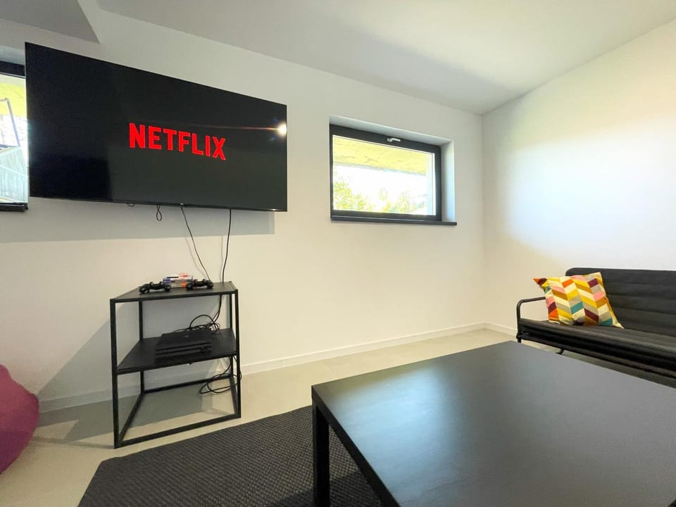 Game Room, TV and multimedia, Seating area