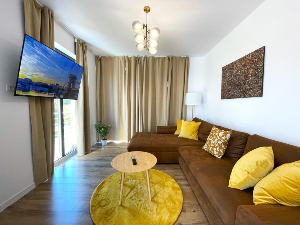 TV and multimedia, Living room, Seating area, heating, internet