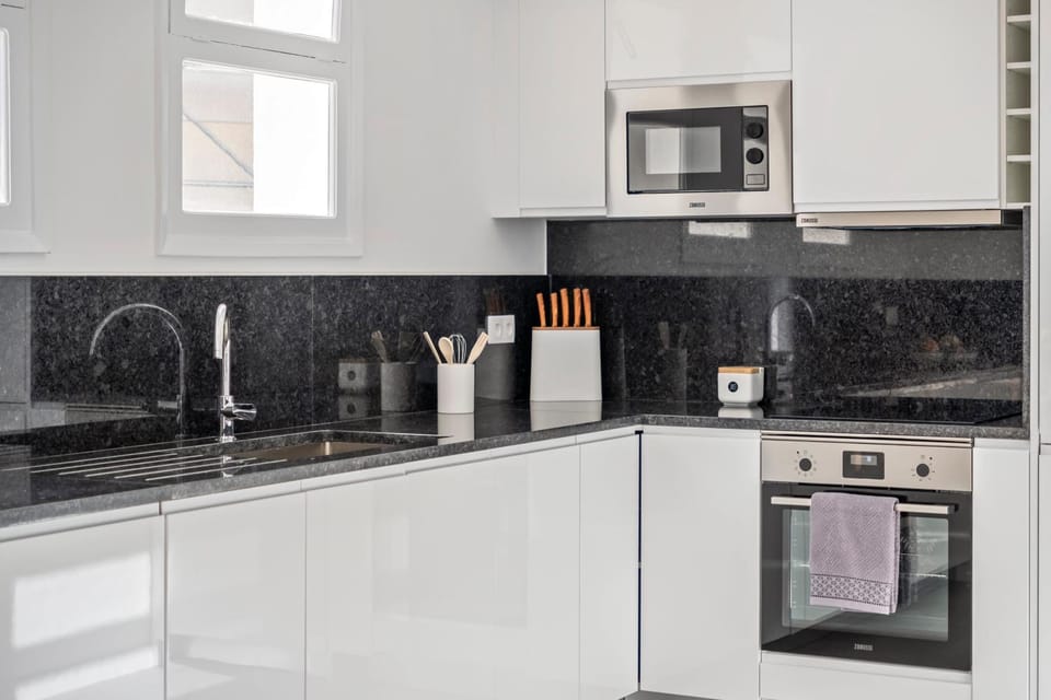 Kitchen or kitchenette, dishwasher, oven, stove