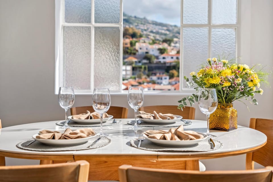 Dining area, Mountain view