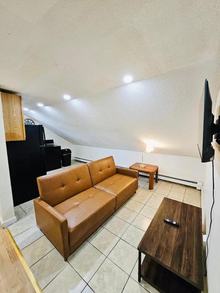 623R Nice attic apartment near Whole Foods, Brown University, Hospitals, Downtown Apartment in Providence