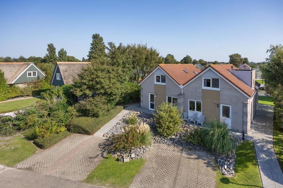 Neighbourhood, Street view, Parking