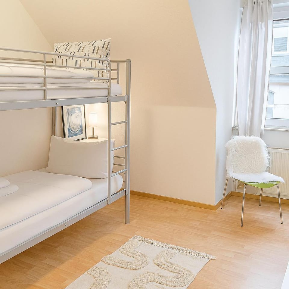 Bedroom, bunk bed
