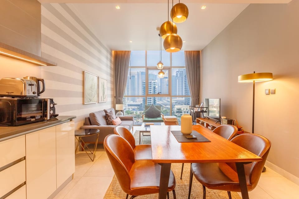 Kitchen or kitchenette, Living room, Seating area, Dining area