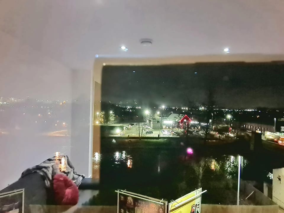 Night, View (from property/room), City view, Lake view, River view