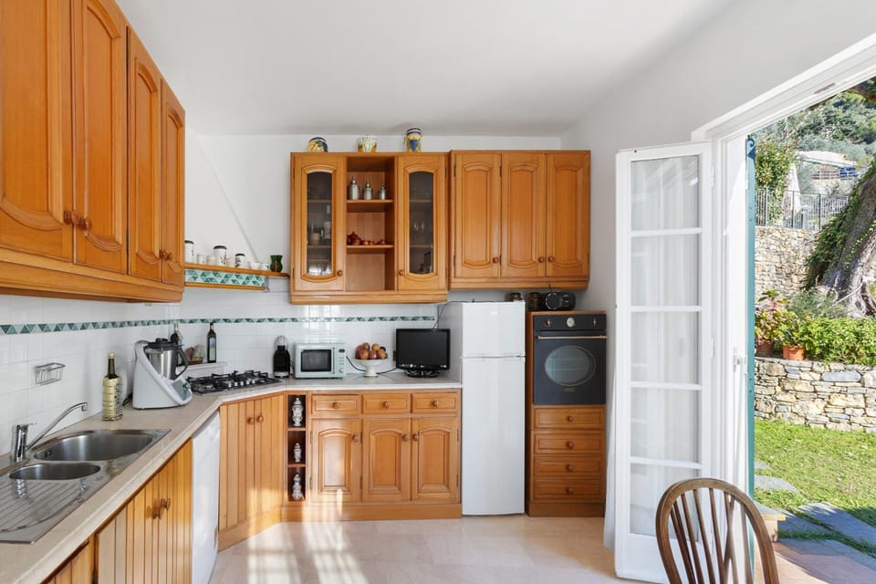 Property building, Kitchen or kitchenette, Living room