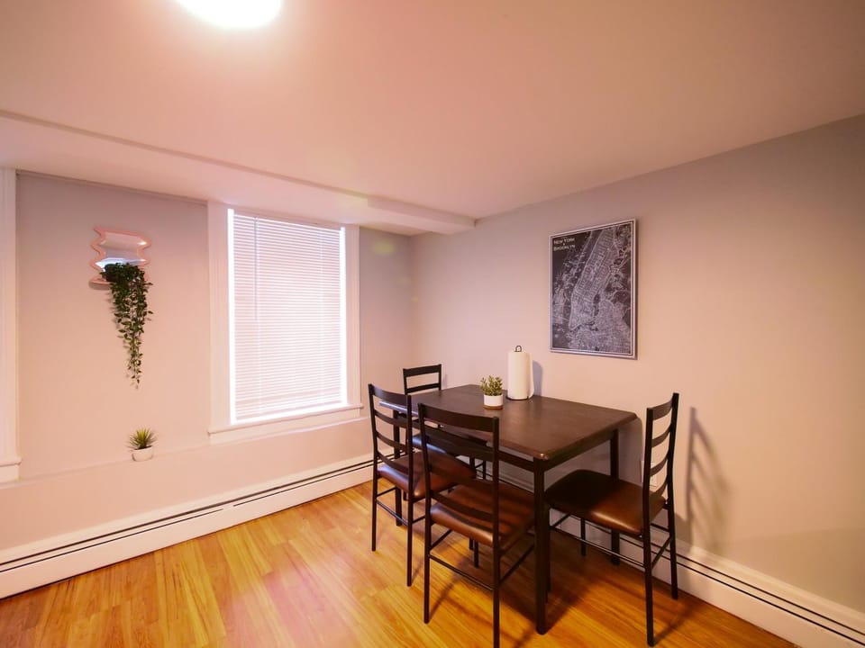 Bright and Airy Studio Apt Minutes to NYC Apartment in Hoboken