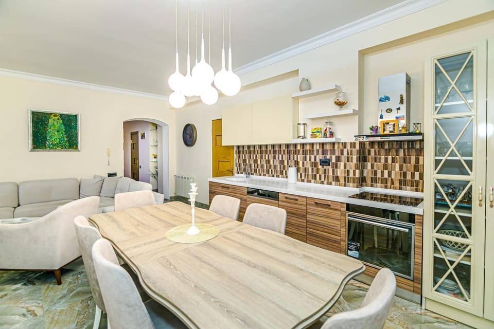 Kitchen or kitchenette, Living room