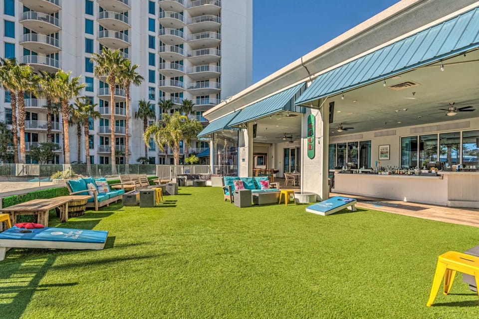 Walk to Beaches: Resort Condo in Destin! House in Destin