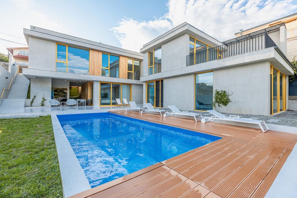 Property building, Swimming pool