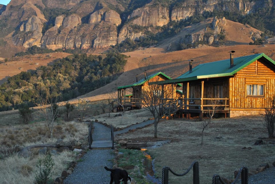 Facade/entrance, View (from property/room), Mountain view