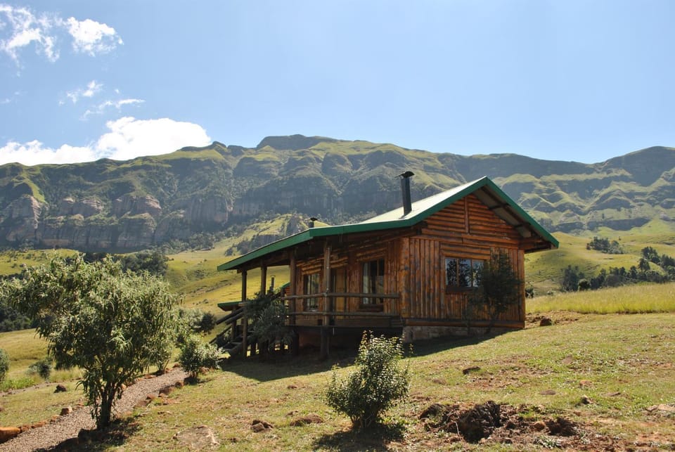 Facade/entrance, View (from property/room), Mountain view