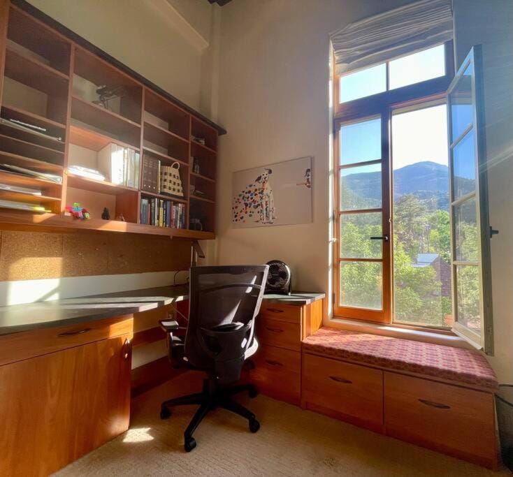 Manitou Incline Retreat House in Manitou Springs