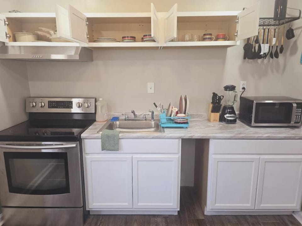 Comfy 1BR Apt. in Pleasant Ridge Apartment in Cincinnati