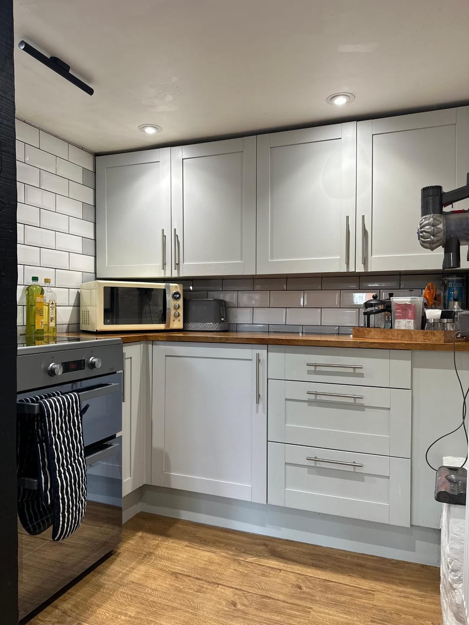 2BDR Cottage By Guest Nest Management In Horsham With Free Parking House in Horsham