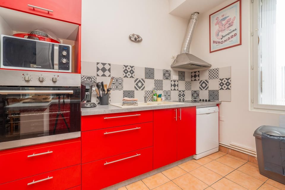 Kitchen or kitchenette, dishwasher, oven, stove, toaster