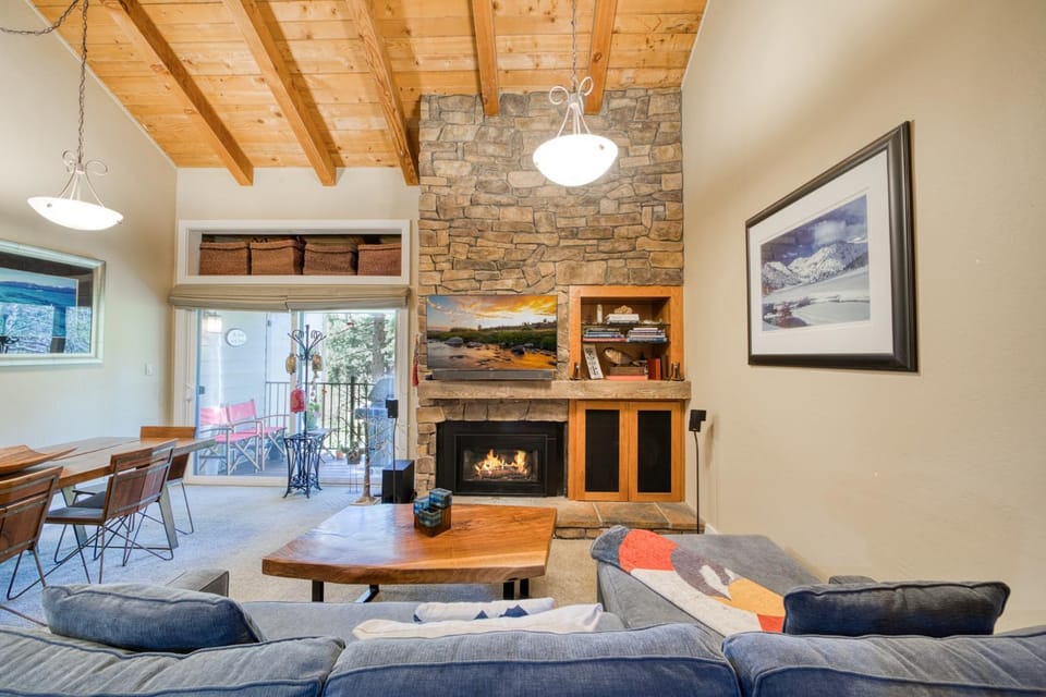 Carnelian Woods # 57 - 3 BR 2 BA Pet Friendly With HOA Amenities House in Lake Tahoe