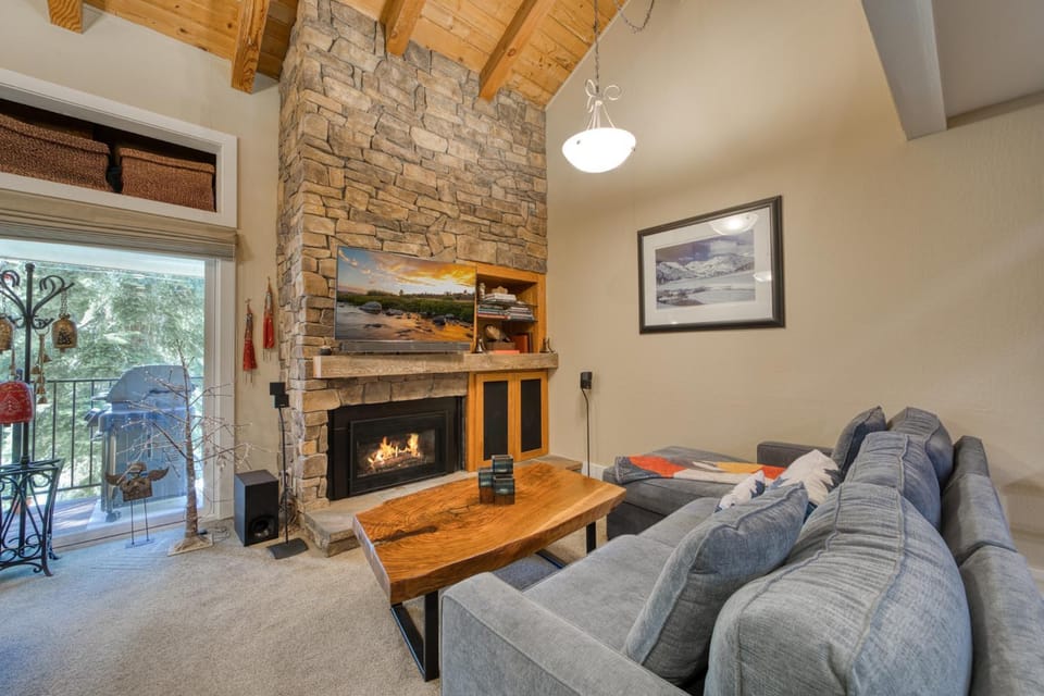Carnelian Woods # 57 - 3 BR 2 BA Pet Friendly With HOA Amenities House in Lake Tahoe