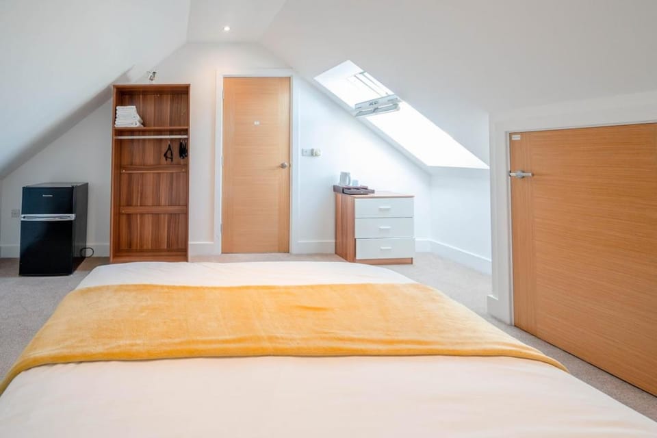 Bed, Photo of the whole room, Bedroom, wardrobe