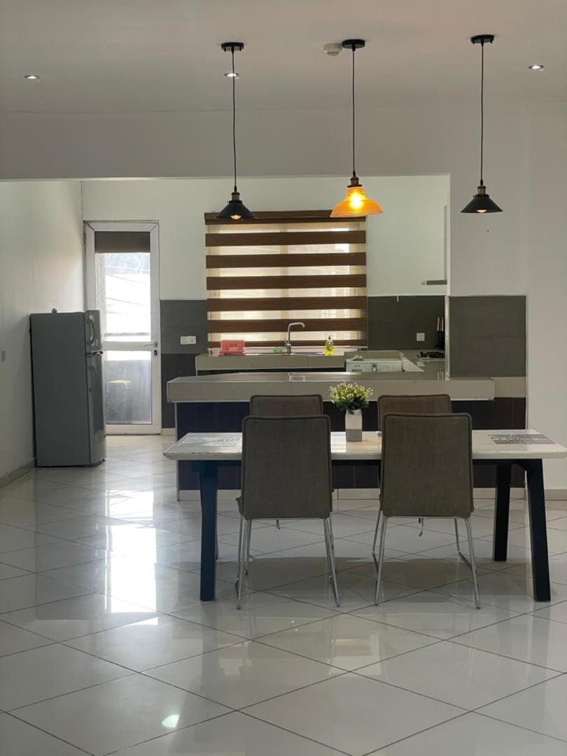 Kitchen or kitchenette, Dining area